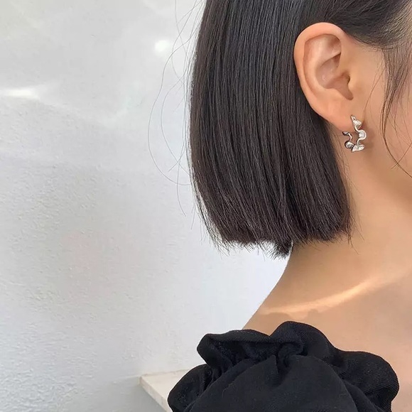 S925 Silver twisted Wavy Hoop Earrings - Picture 6 of 12